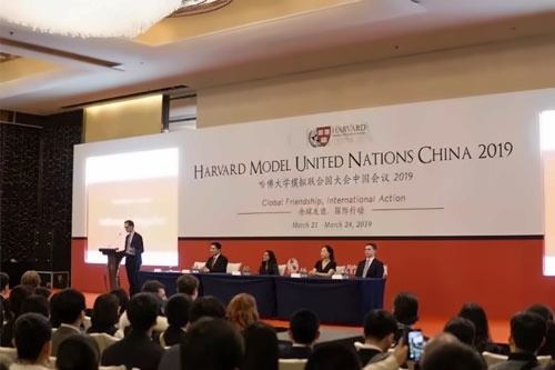 清华志清国际部学生代表参加19哈佛模拟联合国会议