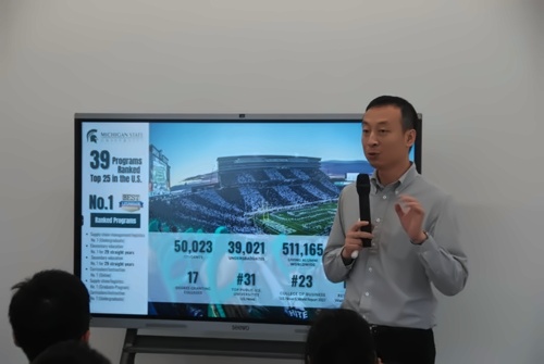张家港梁丰高级中学国际学院会议现场