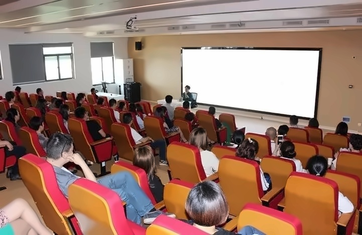 湖州帕丁顿双语学校成功举办家校交流会.jpg