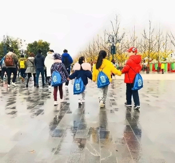 上师大附二外小学部冬季研学.jpg
