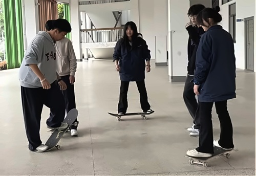 滑板