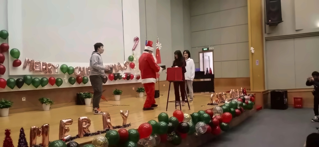 美华学校美国威睿达思国际课程中心圣诞狂欢.jpg