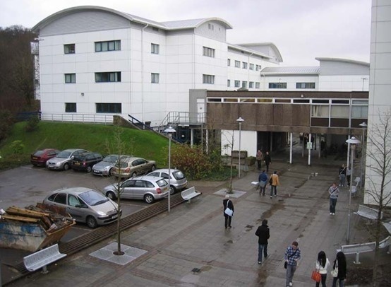 南威尔士大学