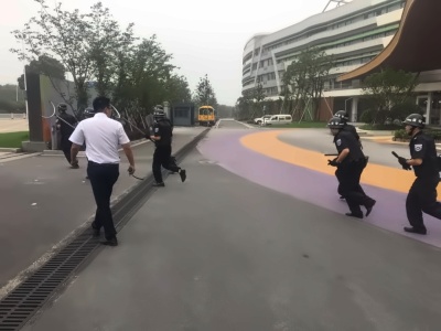 记湖州帕丁顿双语学校反恐防暴演练2.jpg