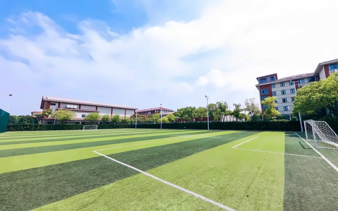 上海天华英澳美学校环境.jpg