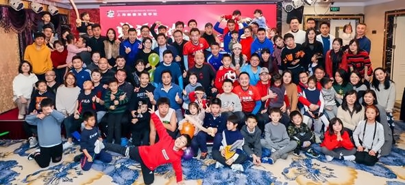 上海赫徳双语学校家长足球队.jpg