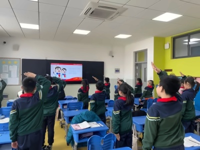 湖州帕丁顿双语学校少先队清明节学习实践活动.jpg