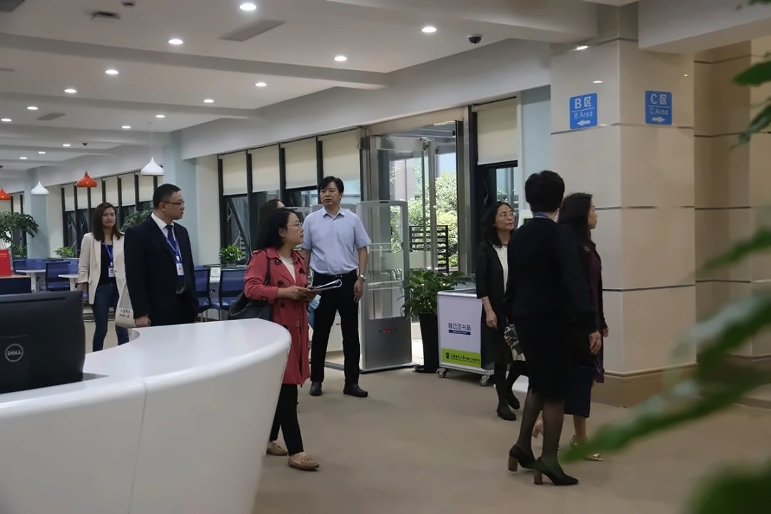 市教委领导莅临上海师范大学附属第二外国语学校指导调研.jpg