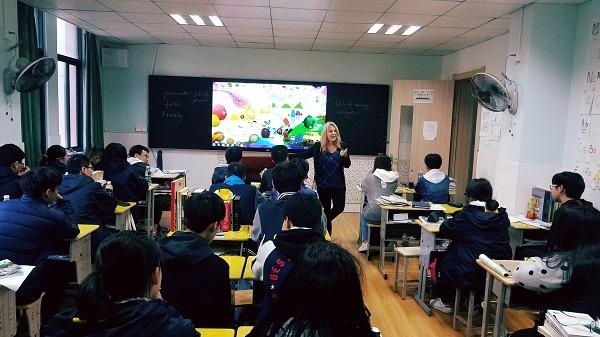 加拿大Kamloops教育局教学总监Kristin女士莅临洪高国际部指导教学工作