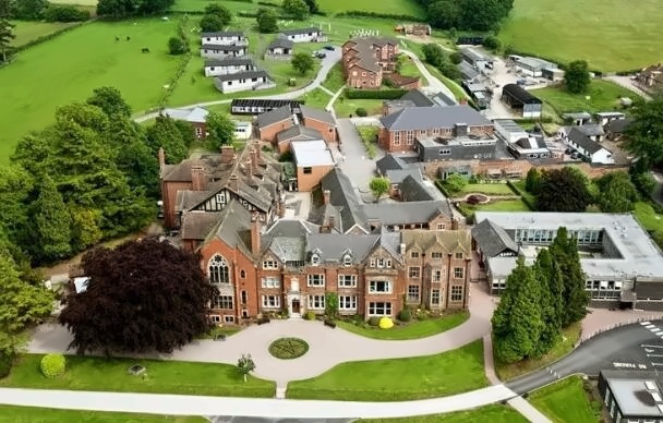 英国阿博茨霍尔姆学校.jpg