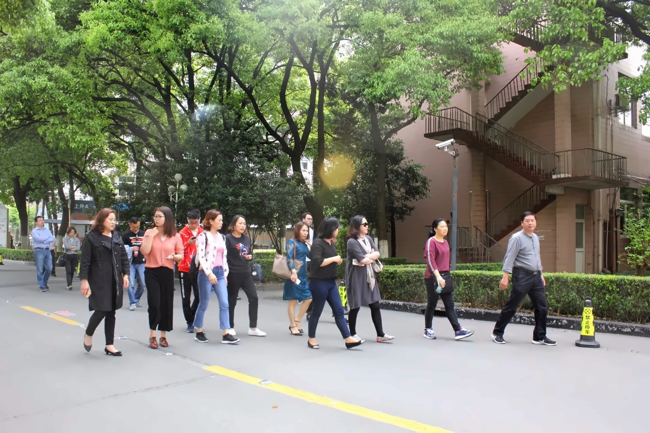 参观校园.jpg