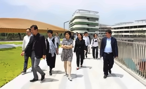 义乌市副市长骆小俊一行莅临湖州帕丁顿双语学校视察**.jpg
