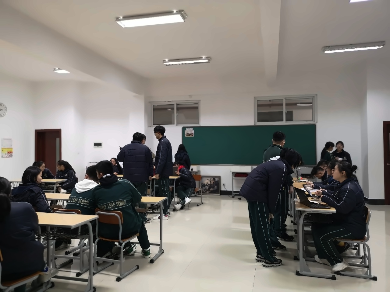 上海枫叶国际学校广播站纳新活动.jpg
