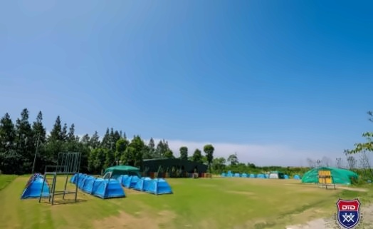 上海德英乐学院新生营地拓展活动.jpg