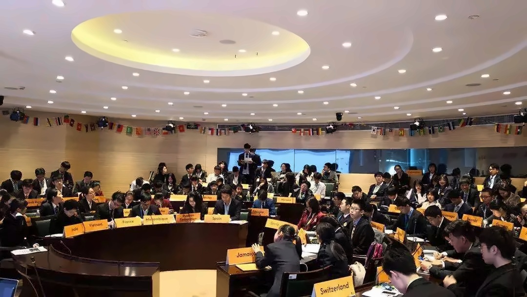 往期模拟联合国大会照片.jpg