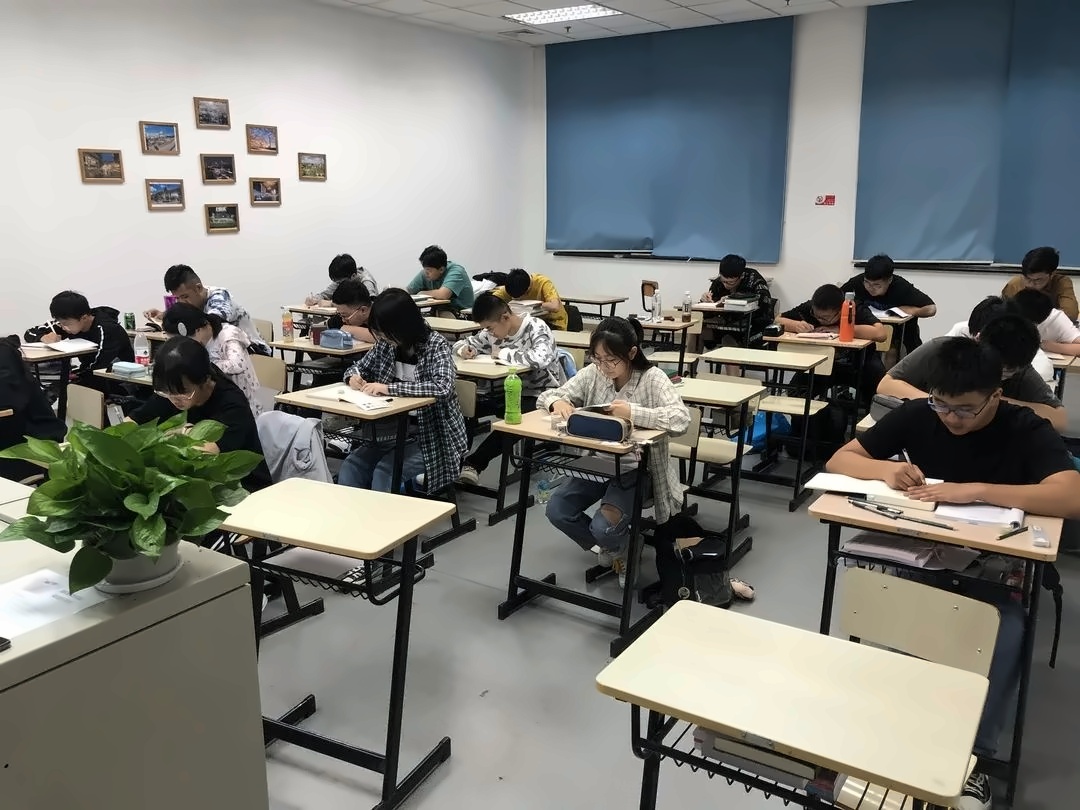 晚自习.jpg