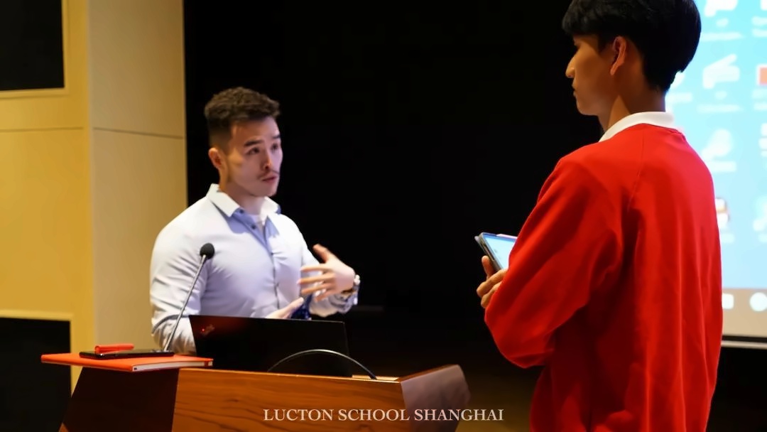 上海莱克顿学校学生专访英国帝国理工学院招生官.jpg