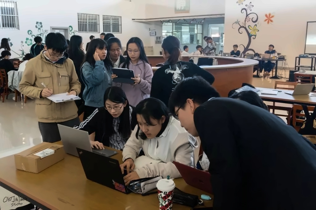中加楓華國際學校商業模擬挑戰賽.jpg