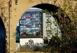 英国中央兰开夏大学电子工程专业本科学位教育项目招生简章