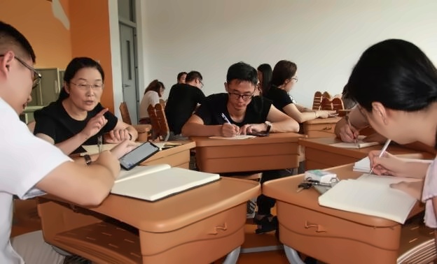 双语课程教学体验.jpg