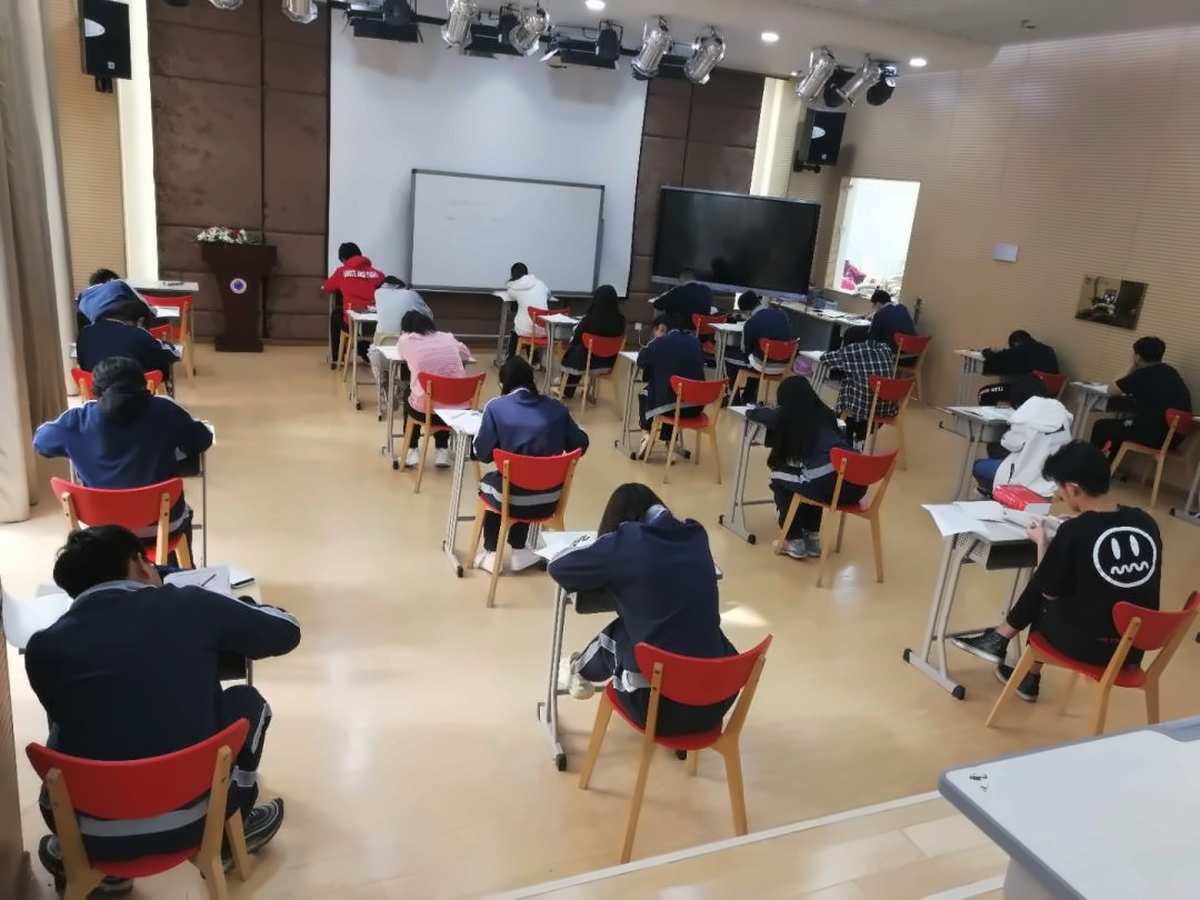 上海金苹果双语学校国际部学生参加美国化学竞赛.jpg