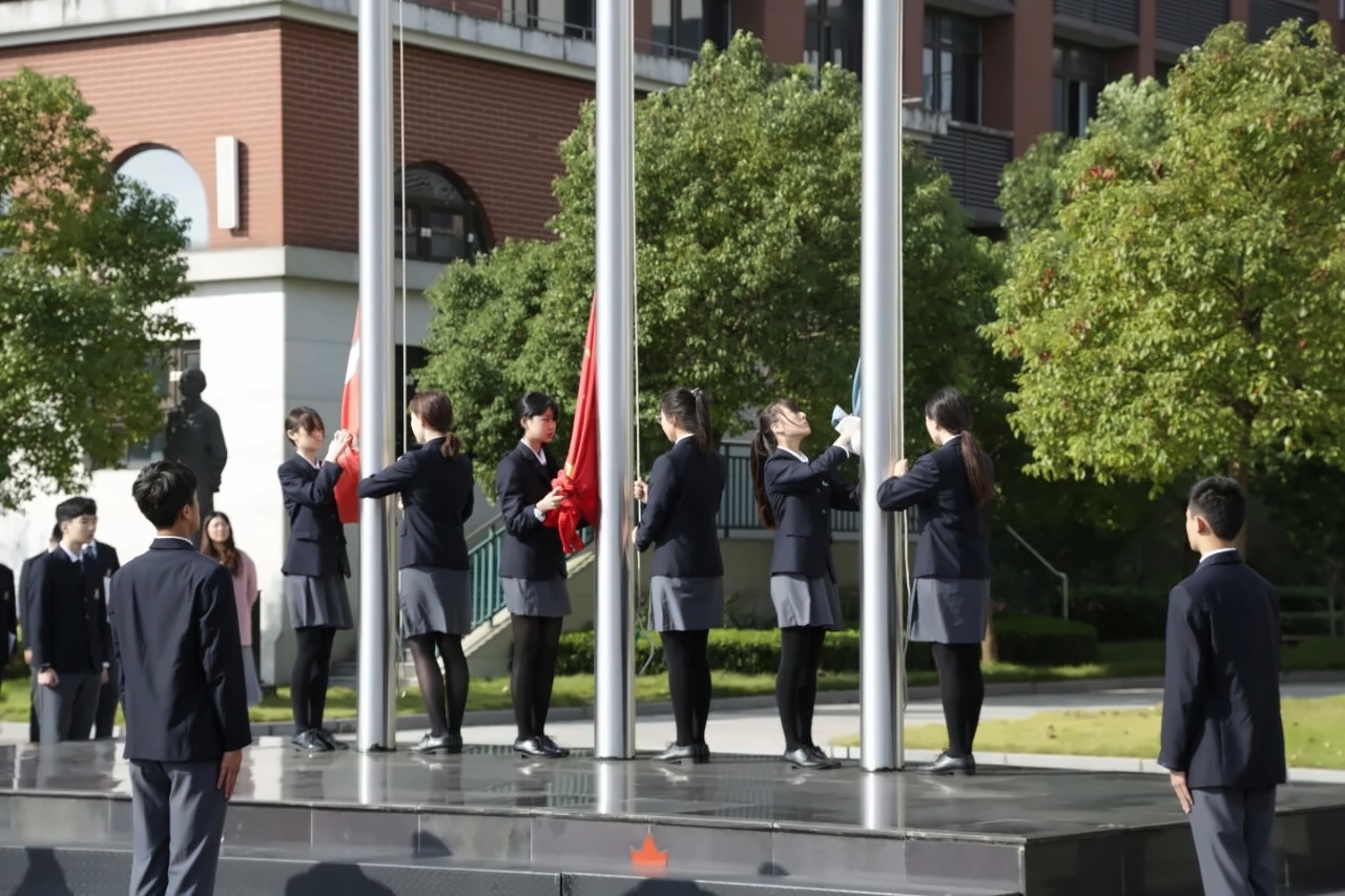 上海枫叶国际学校举行新一届学生会就职仪式.jpg