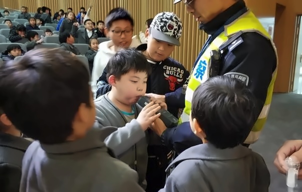 酒精测试仪.jpg