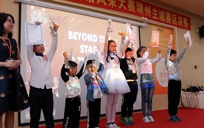 CCTV希望之星英语大赛获奖学生合影.jpg