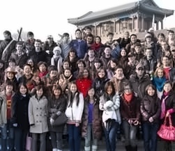 预科学生承德避暑山庄合影