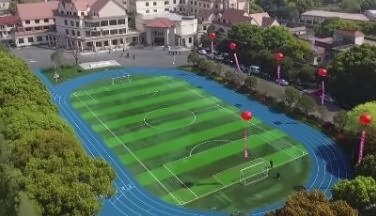 学校足球场.jpg