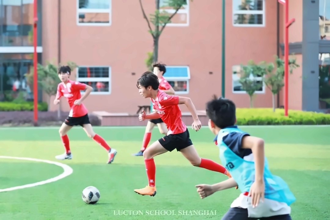 足球比赛.jpg