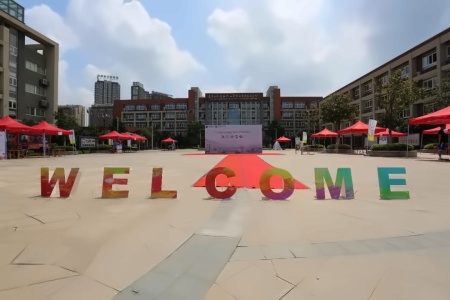 句容碧桂园学校学生开学报到2.jpg