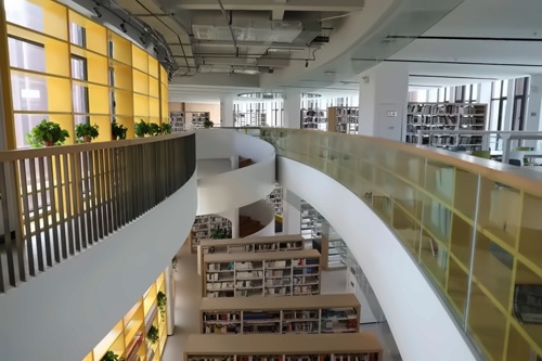 南外学校方山分校图书馆