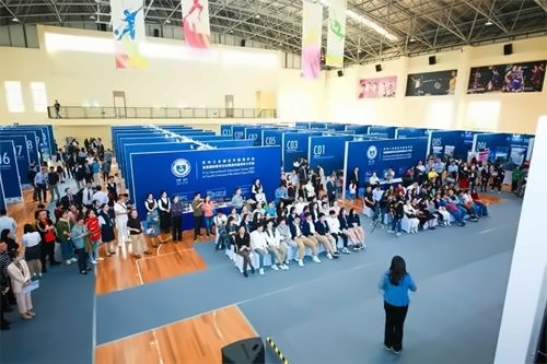 交流展