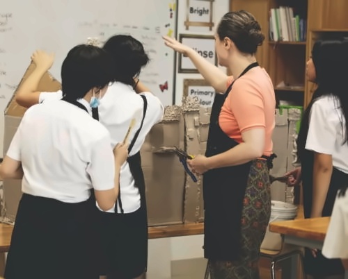 威雅学校学生上课
