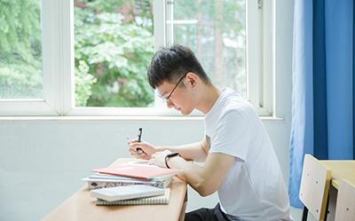 应届毕业生