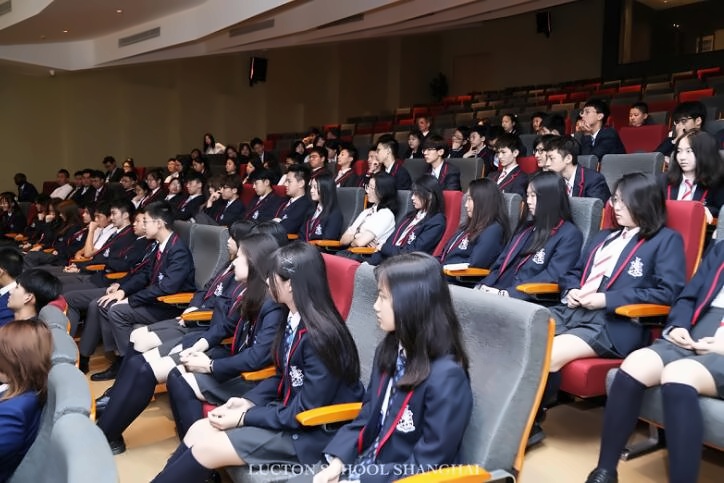 周晨会.jpg