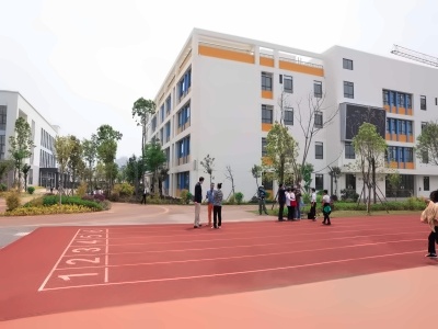 昆明世青学校教学楼与食堂