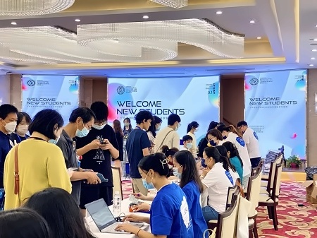 上外立泰剑桥新生报到.jpg