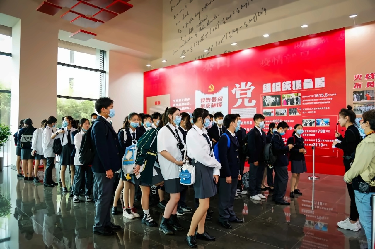初中部400**生参加本次研学活动.jpg