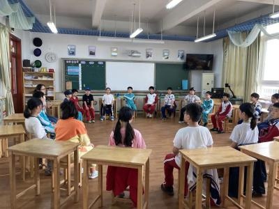 句容碧桂园小学部正面管教班会.jpg