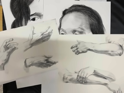 省泰中国际部学子素描作品.jpg