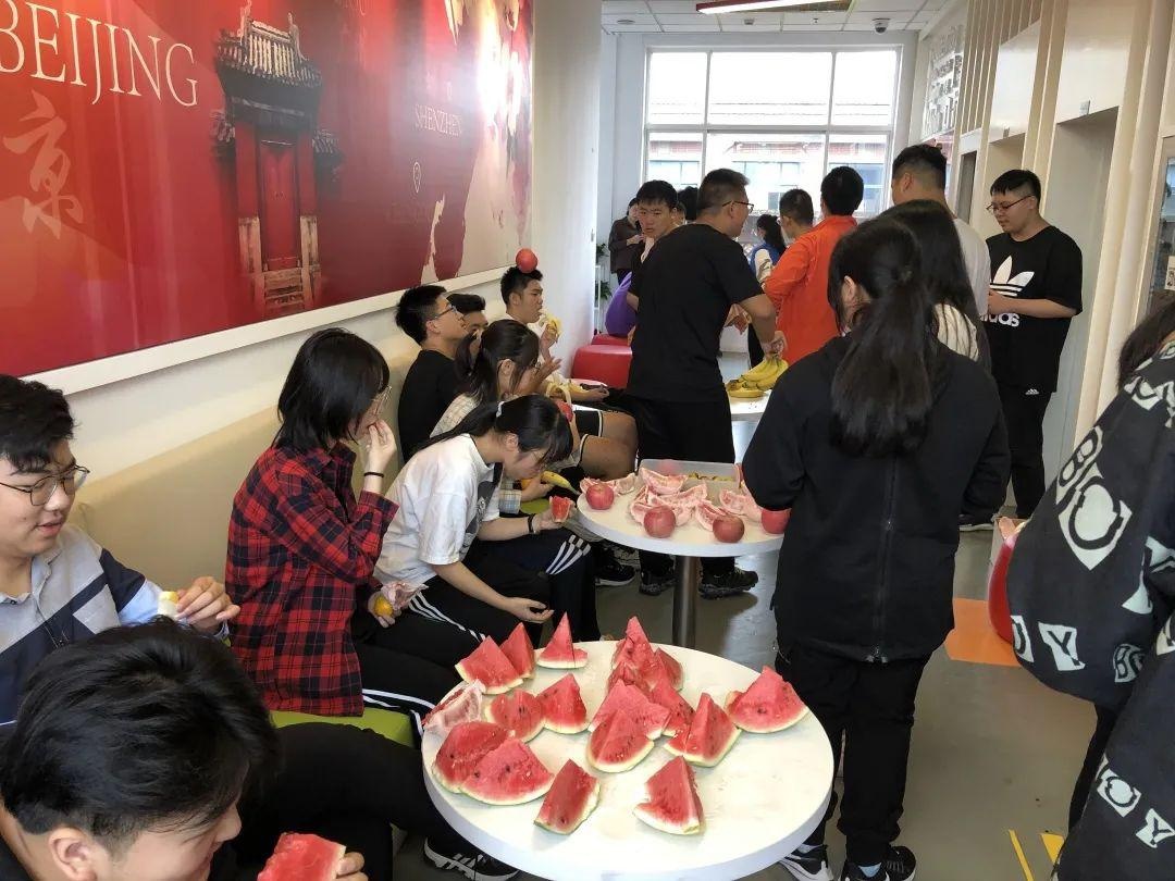 大课间水果.jpg
