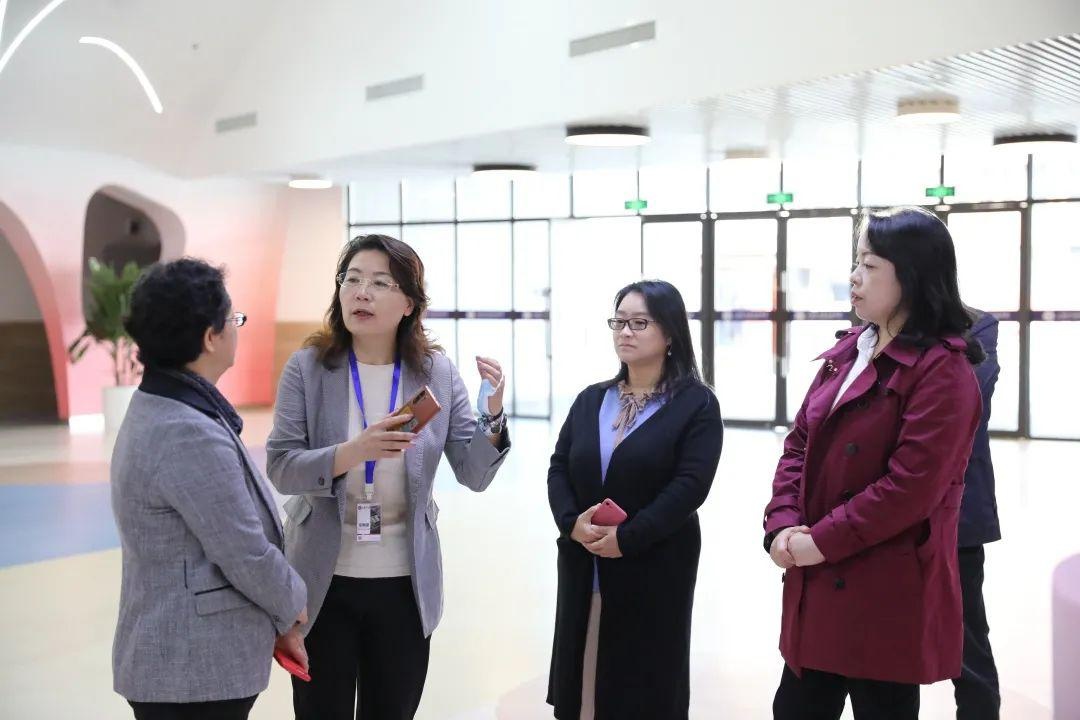 区教育工作党委吴书记莅临上海托马斯实验学校调研指导.jpg