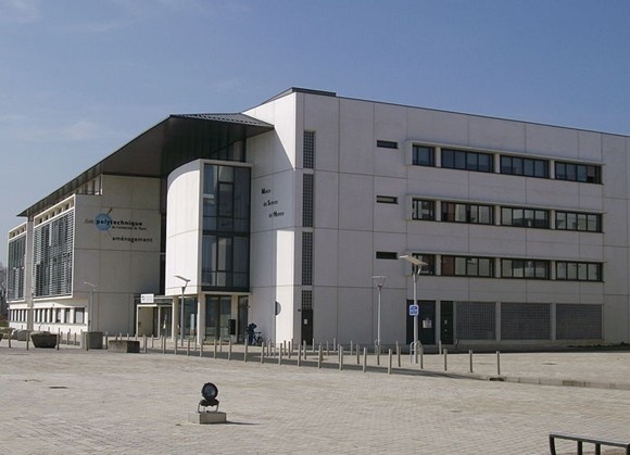 图尔大学