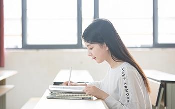 侧重趣味学习