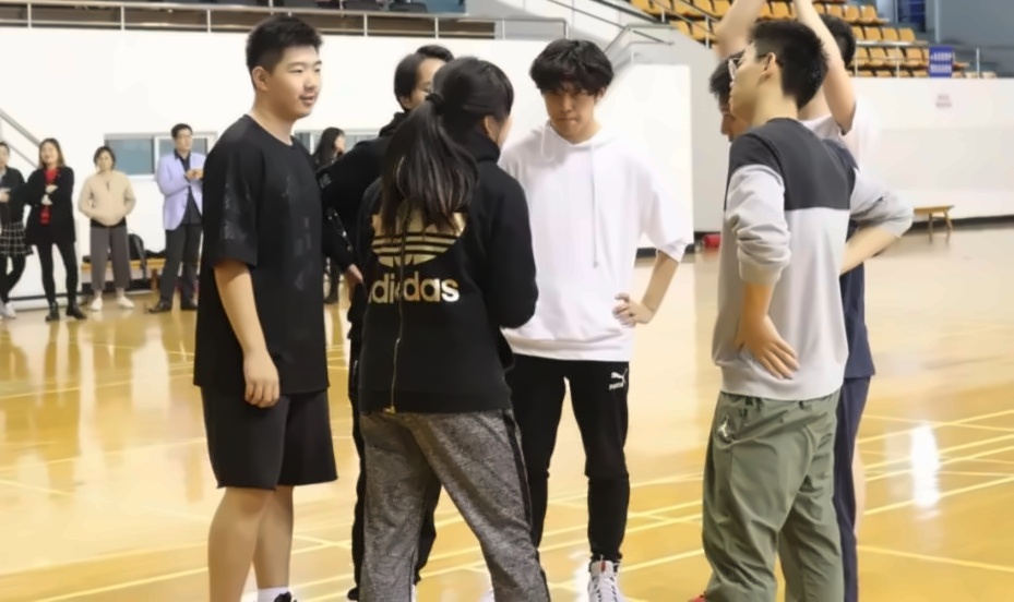 篮球赛现场.jpg