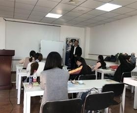学生在上课