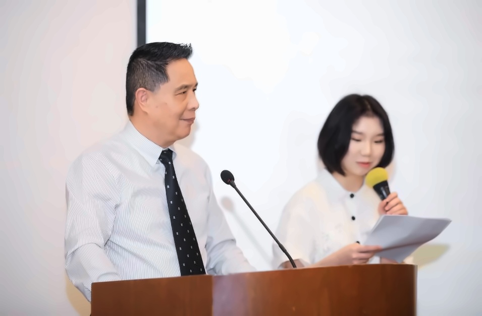 校长发言.jpg