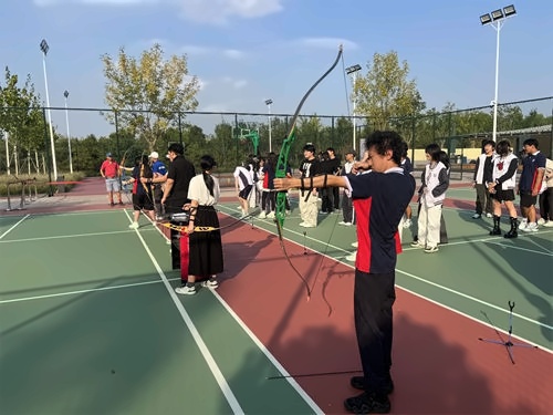 中育贝拉国际高中社团活动-射箭